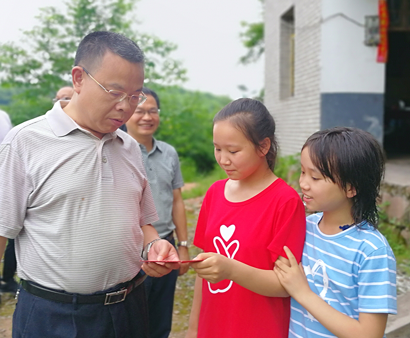 開(kāi)良方拔窮根  精準(zhǔn)扶貧顯成效
