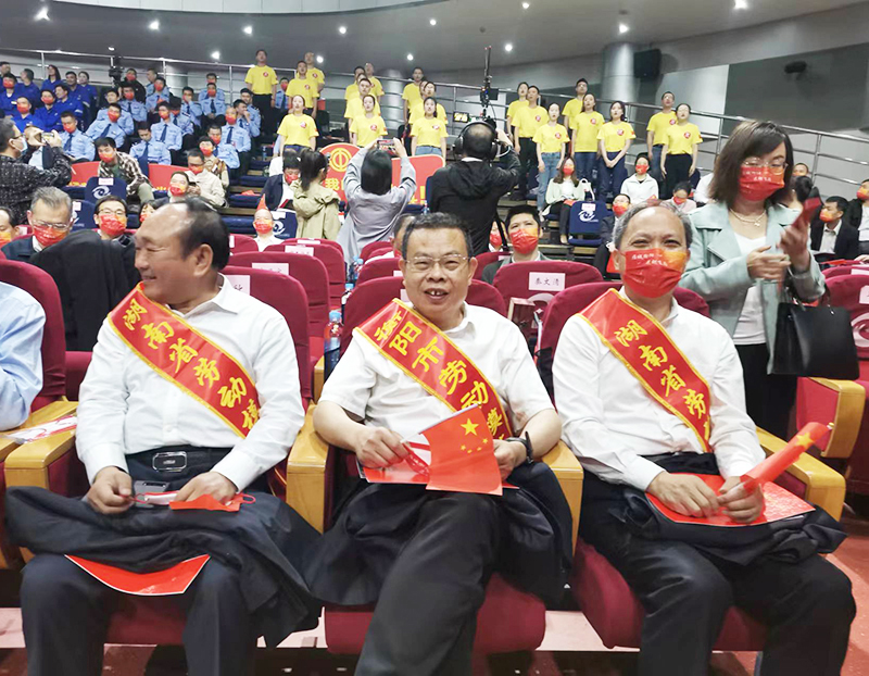 1654132992621279.jpg 勞動(dòng)模范03.jpg